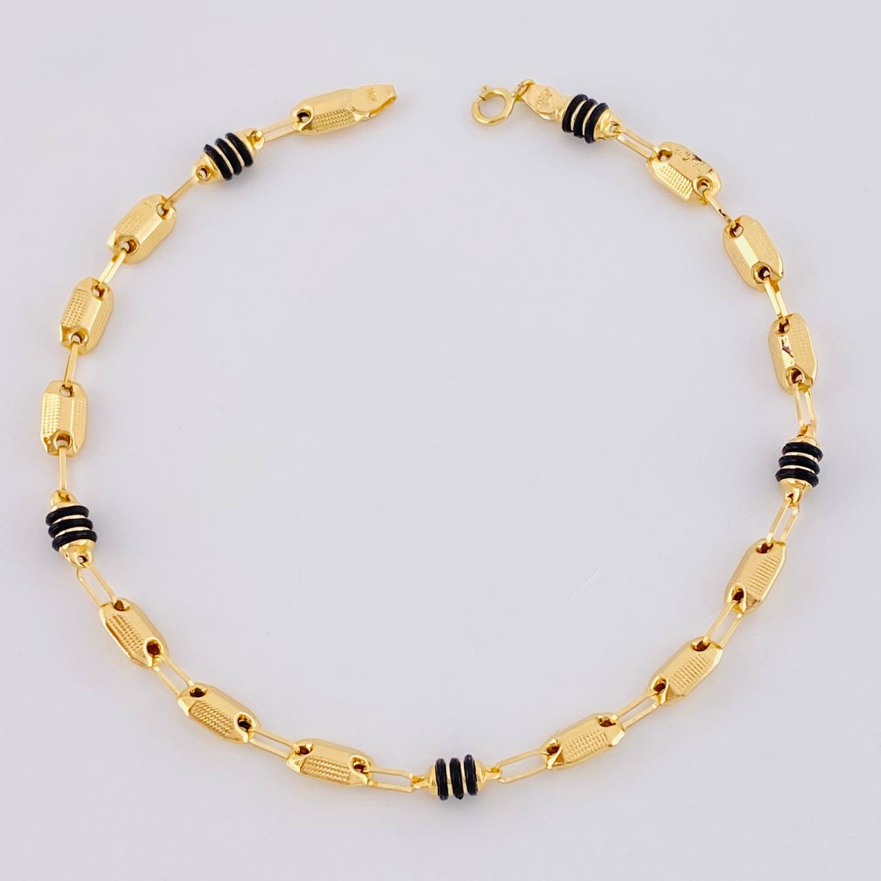Pulso Rustico Texturizados 3.35 g / 8 1/4 in / 4.2 mm Oro Amarillo 18K