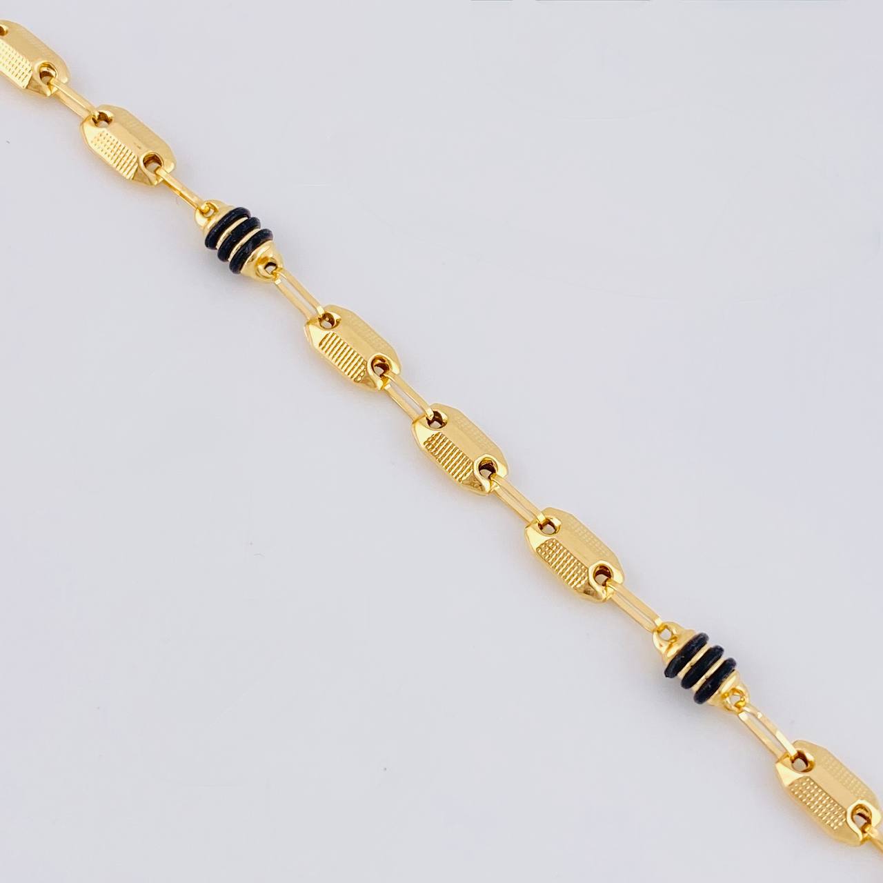 Pulso Rustico Texturizados 3.35 g / 8 1/4 in / 4.2 mm Oro Amarillo 18K