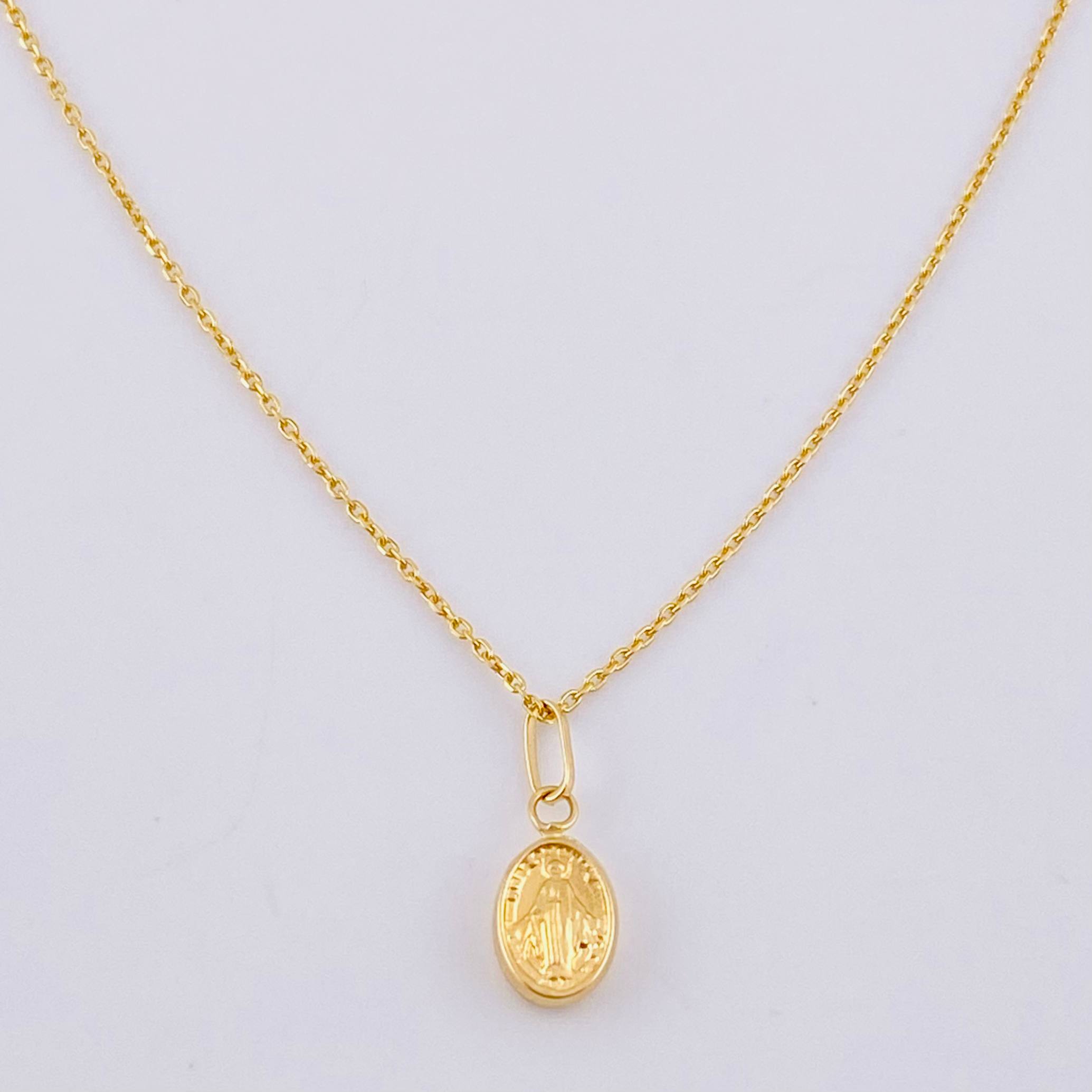Set Cadena Aro Seguido + Dije Virgen De La Milagrosa / 1.05 g / 17 3/4 in Oro Amarillo 18K