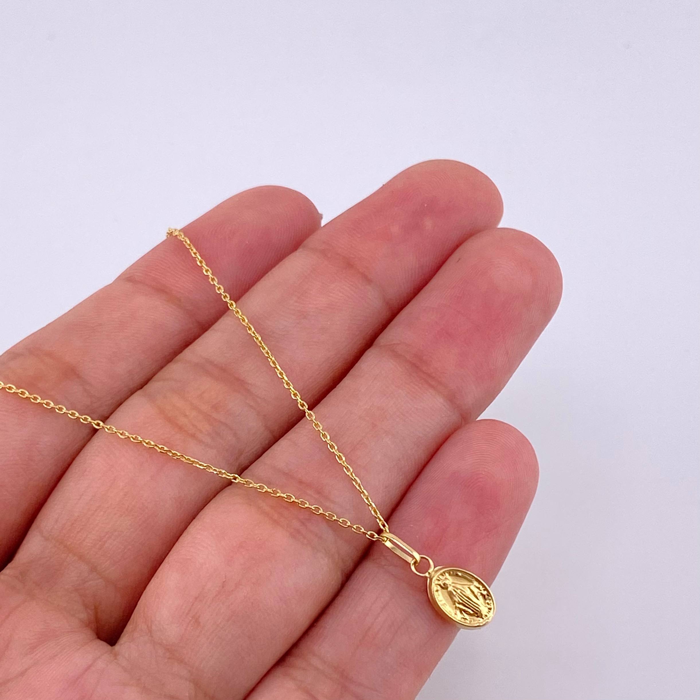 Set Cadena Aro Seguido + Dije Virgen De La Milagrosa / 1.05 g / 17 3/4 in Oro Amarillo 18K