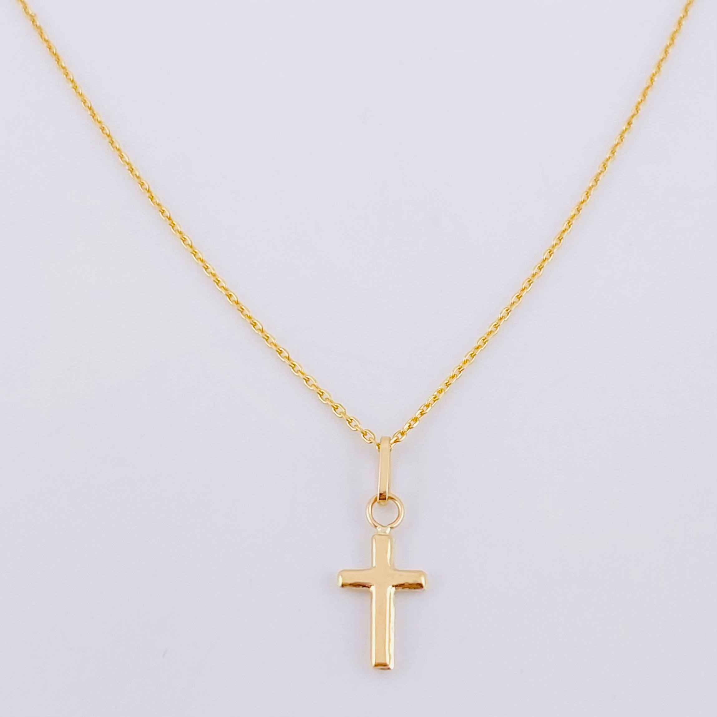 Classic Link Chain Set + Cross Pendant / 0.95 g / 17 3/4 in 18K Yellow Gold