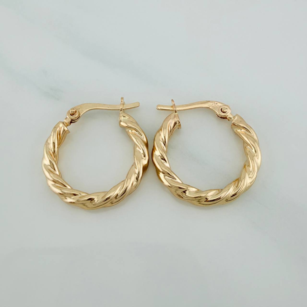 Candongas Angi 1.7gr / 3/4 in / Oro Amarillo 18K $