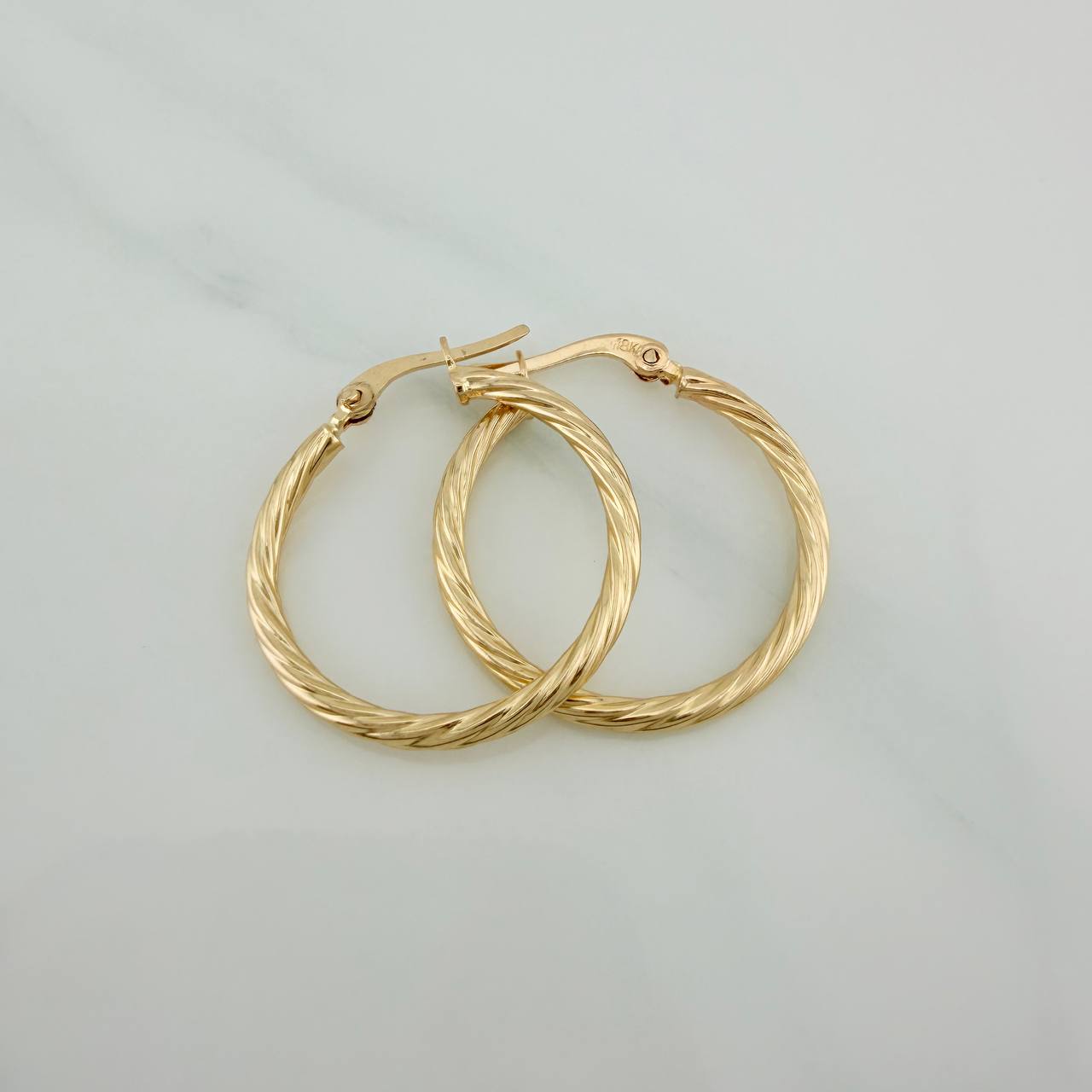 Candongas Sami 1.45gr / 1 in / Oro Amarillo 18K &