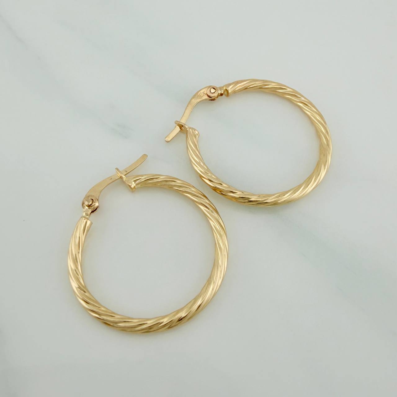Candongas Sami 1.45gr / 1 in / Oro Amarillo 18K &