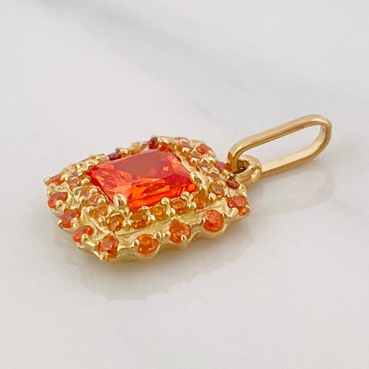 Dije Halo Cuadrado 1.95 g / 3/4 in Oro Amarillo 18K