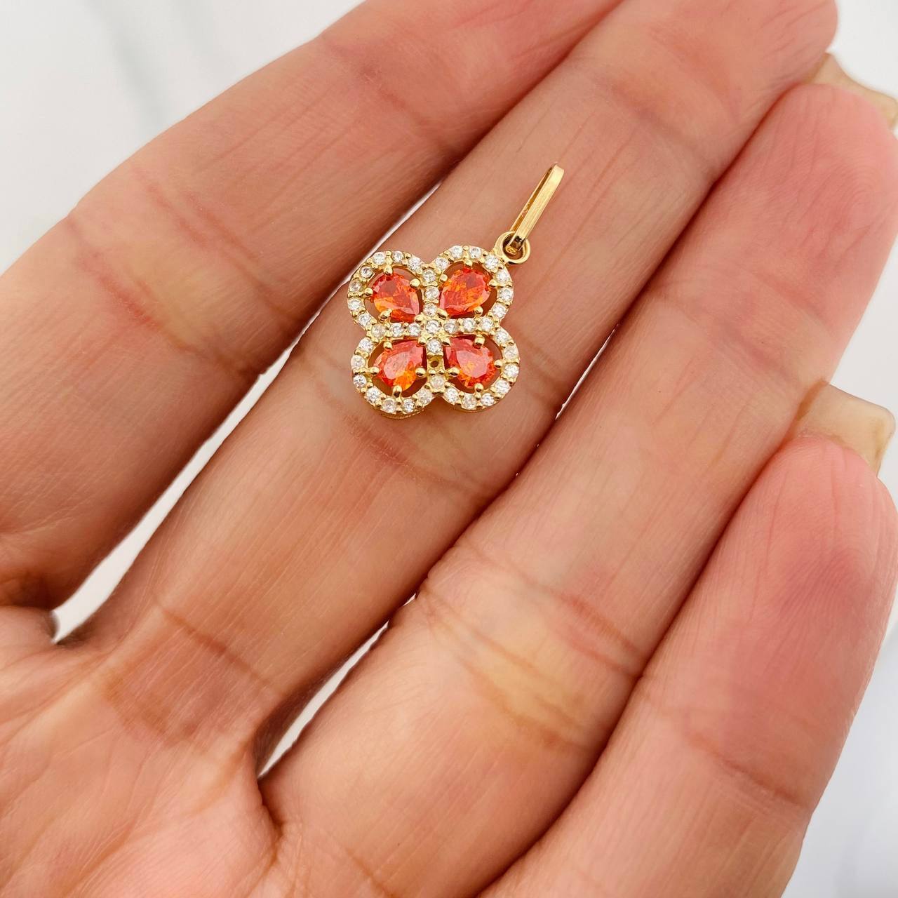 Dije Trebol 1.7 g / 3/4 in Oro Amarillo 18K