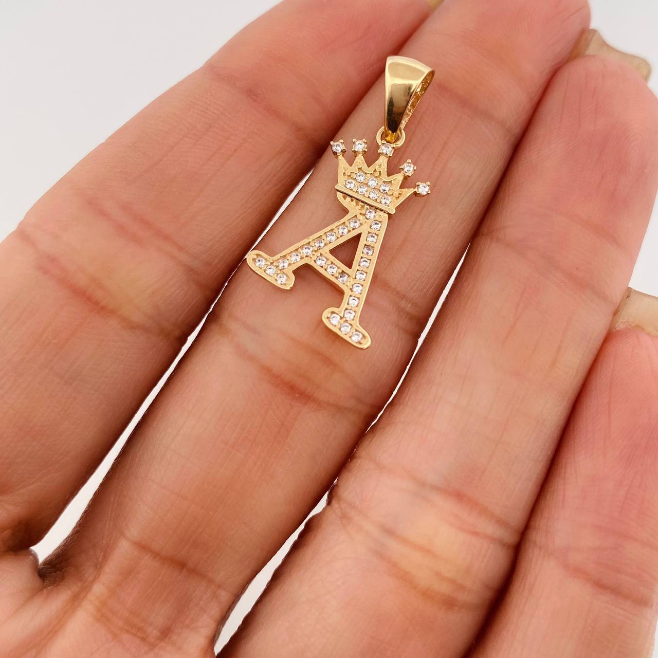 Dije Corona Letra A 1.7 g / 1 in Oro Amarillo 18K