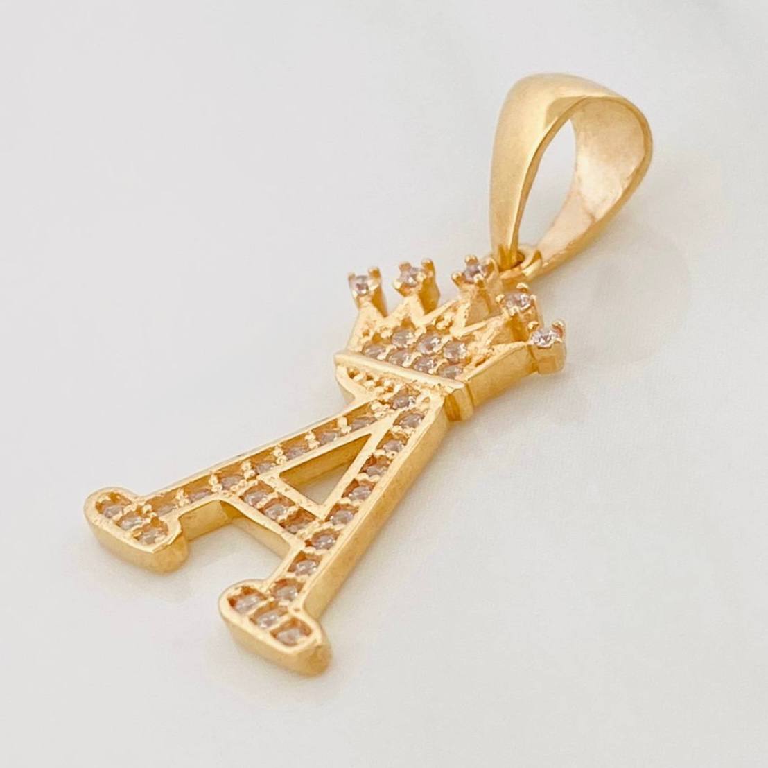 Dije Corona Letra A 1.7 g / 1 in Oro Amarillo 18K