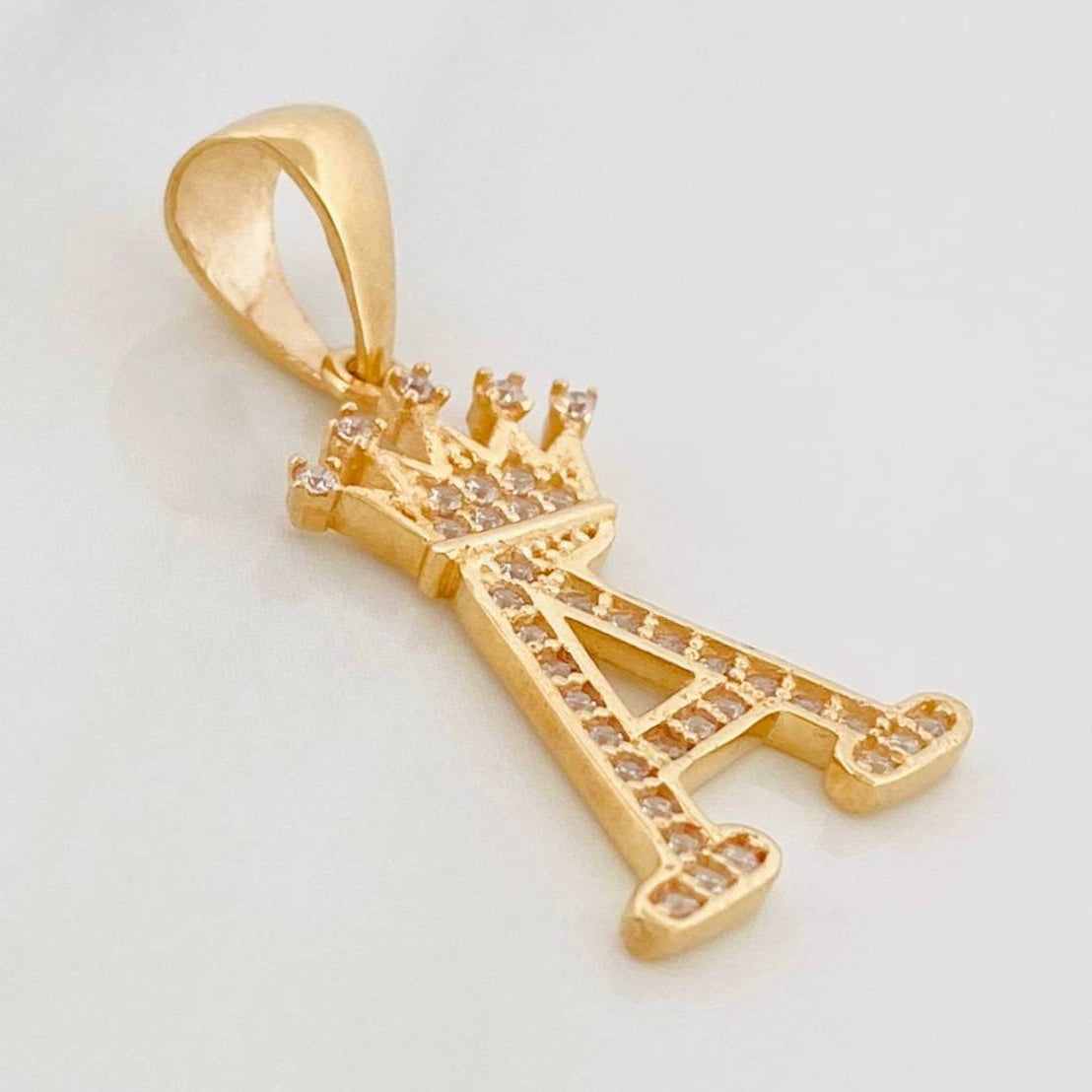 Dije Corona Letra A 1.7 g / 1 in Oro Amarillo 18K