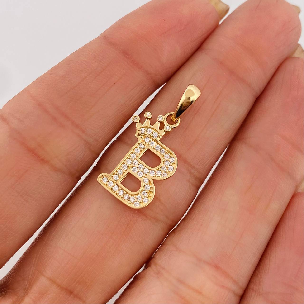 Dije Corona Letra C 1.6 g / 1 in Oro Amarillo 18K