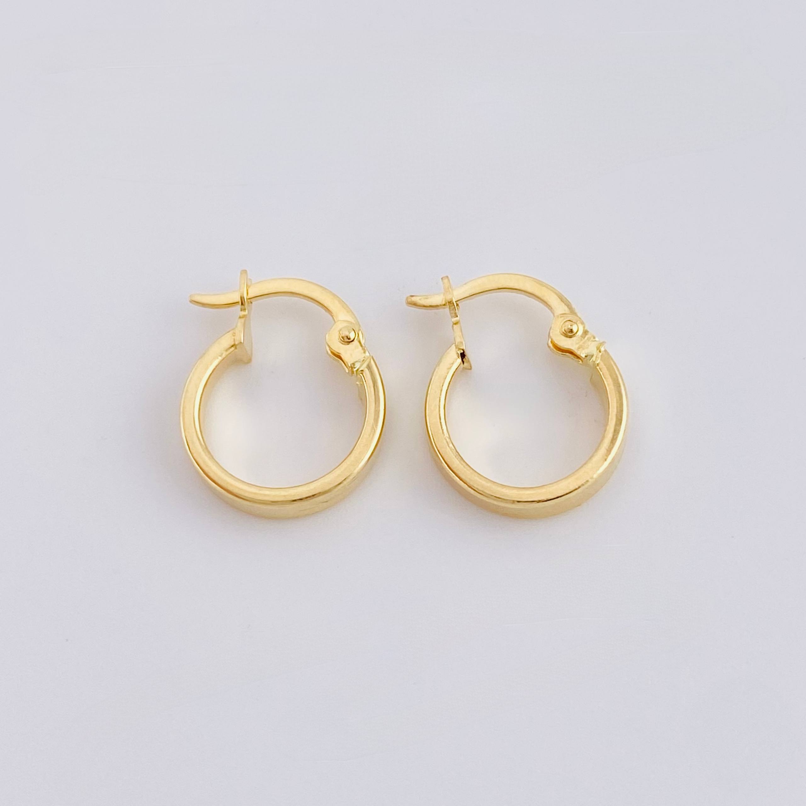 Candongas Vick 1.05 g / 1/2 in Oro Amarillo 18K