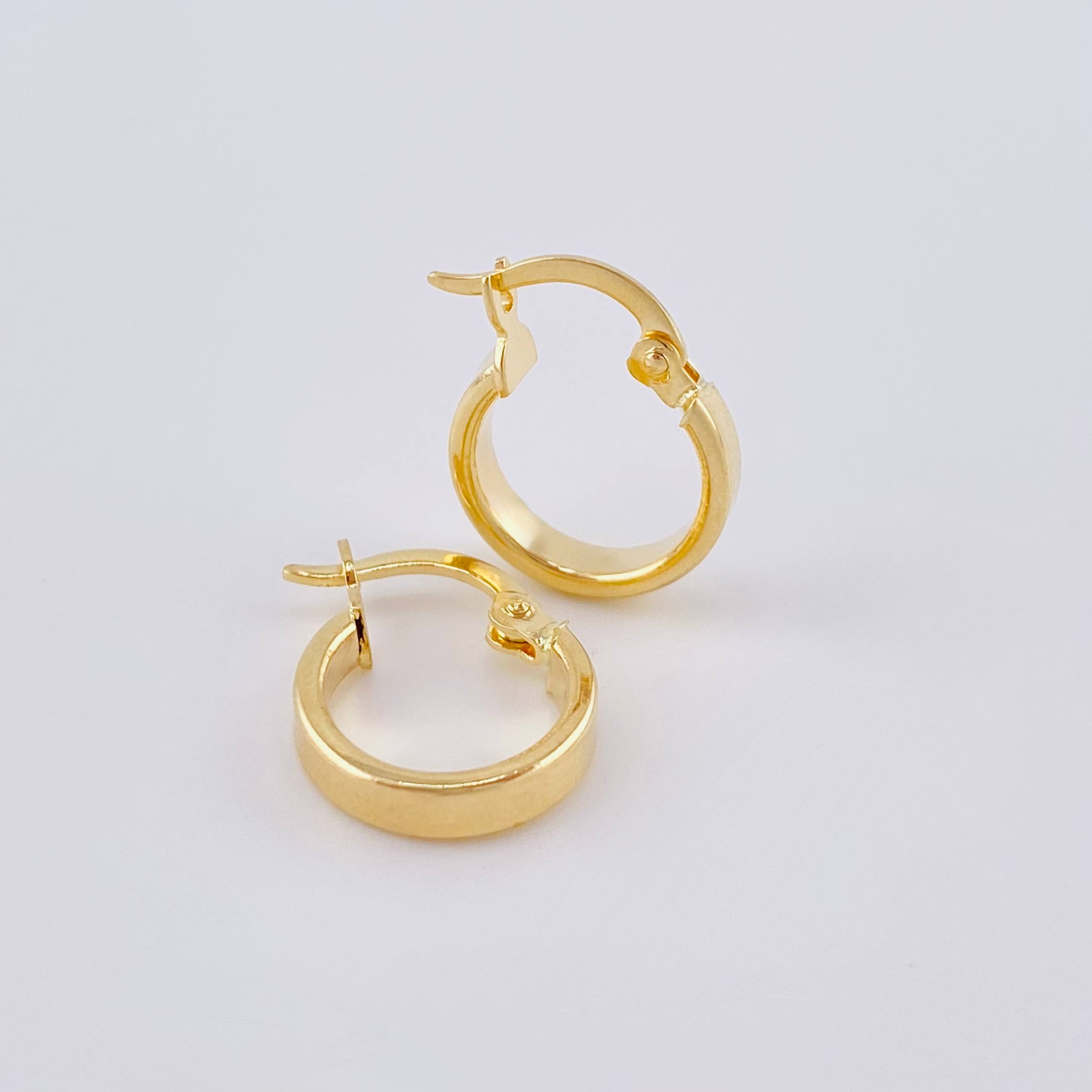 Candongas Vick 1.1 g / 3/4 in Oro Amarillo 18K