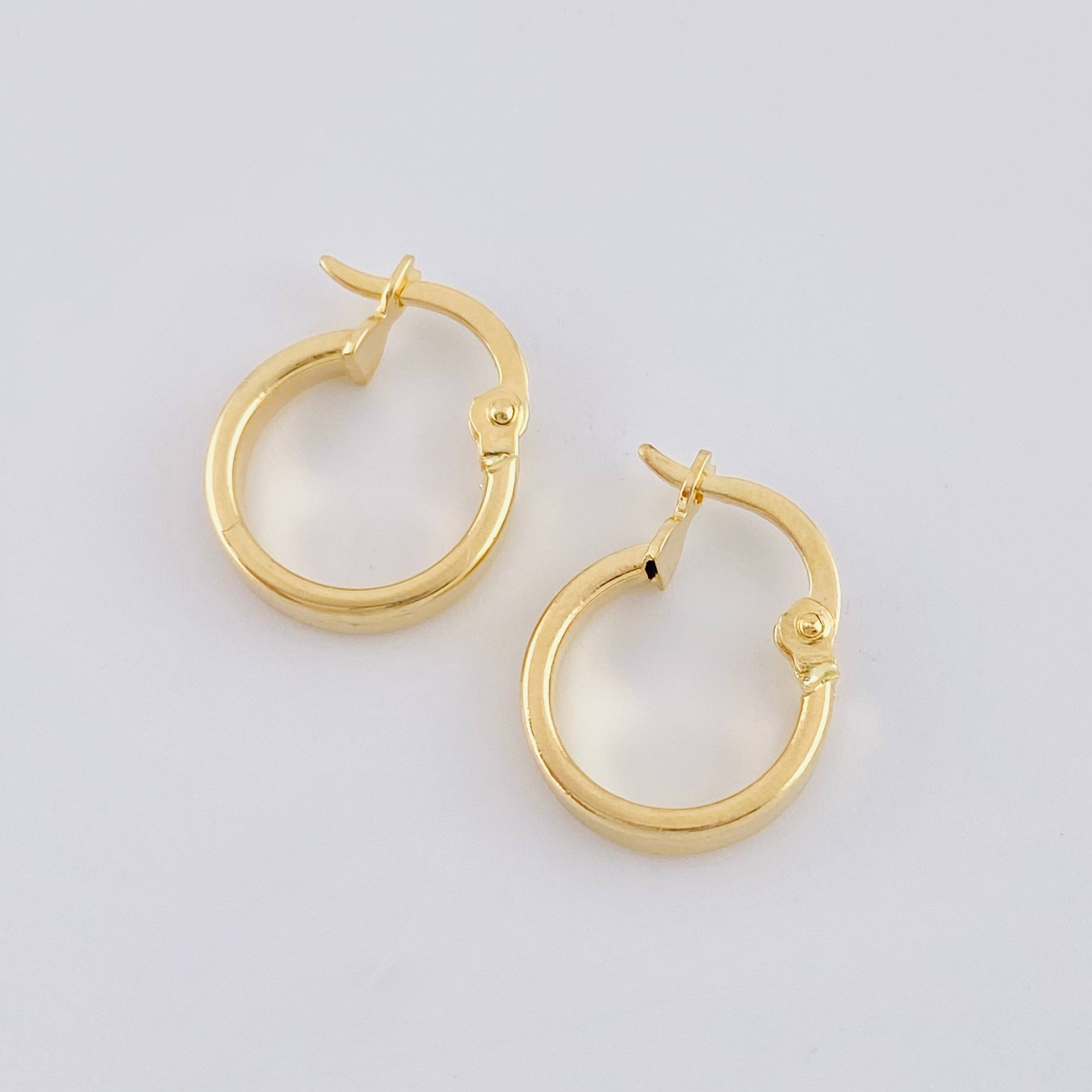 Candongas Vick 1.1 g / 3/4 in Oro Amarillo 18K