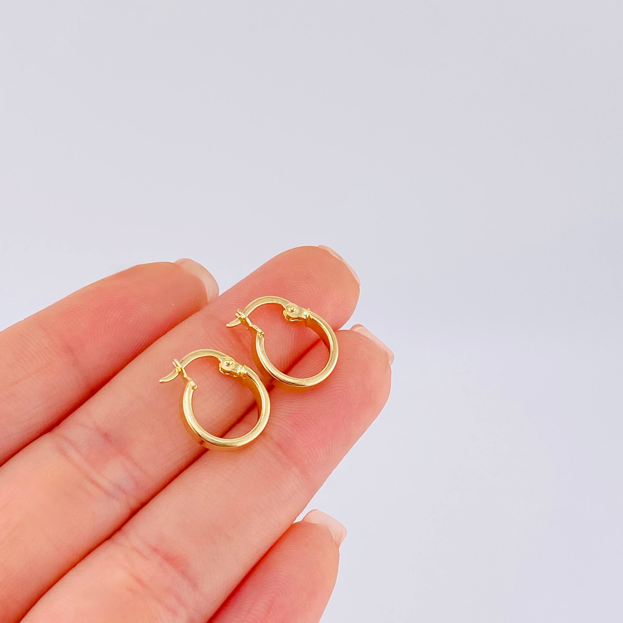 Candongas Vick 1.05 g / 1/2 in Oro Amarillo 18K