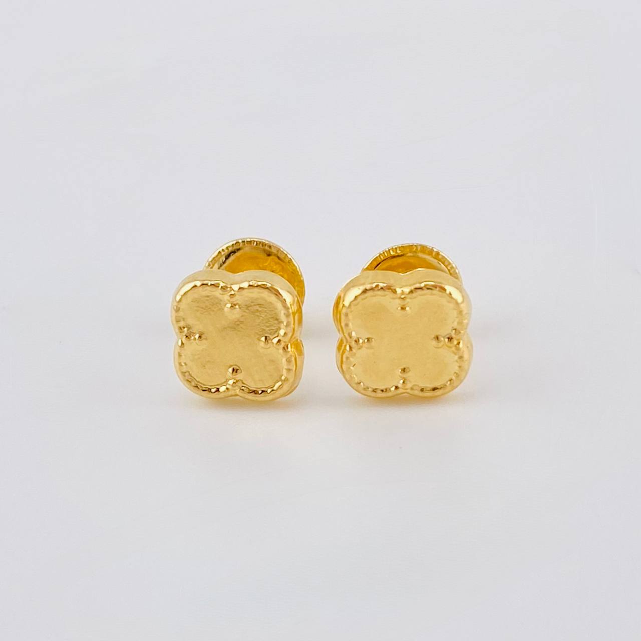 Topos Trebol Liso 0.5 g / in / 6,5 mm Oro Amarillo 18K