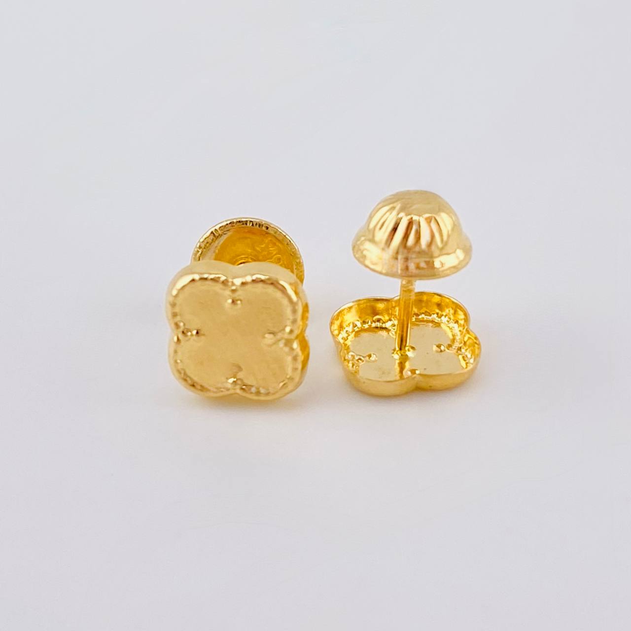 Topos Trebol Liso 0.5 g / in / 6,5 mm Oro Amarillo 18K