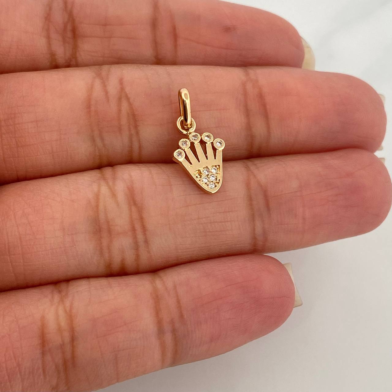 Dije Corona 0.85gr / 3/4 in / Oro Amarillo 18K &