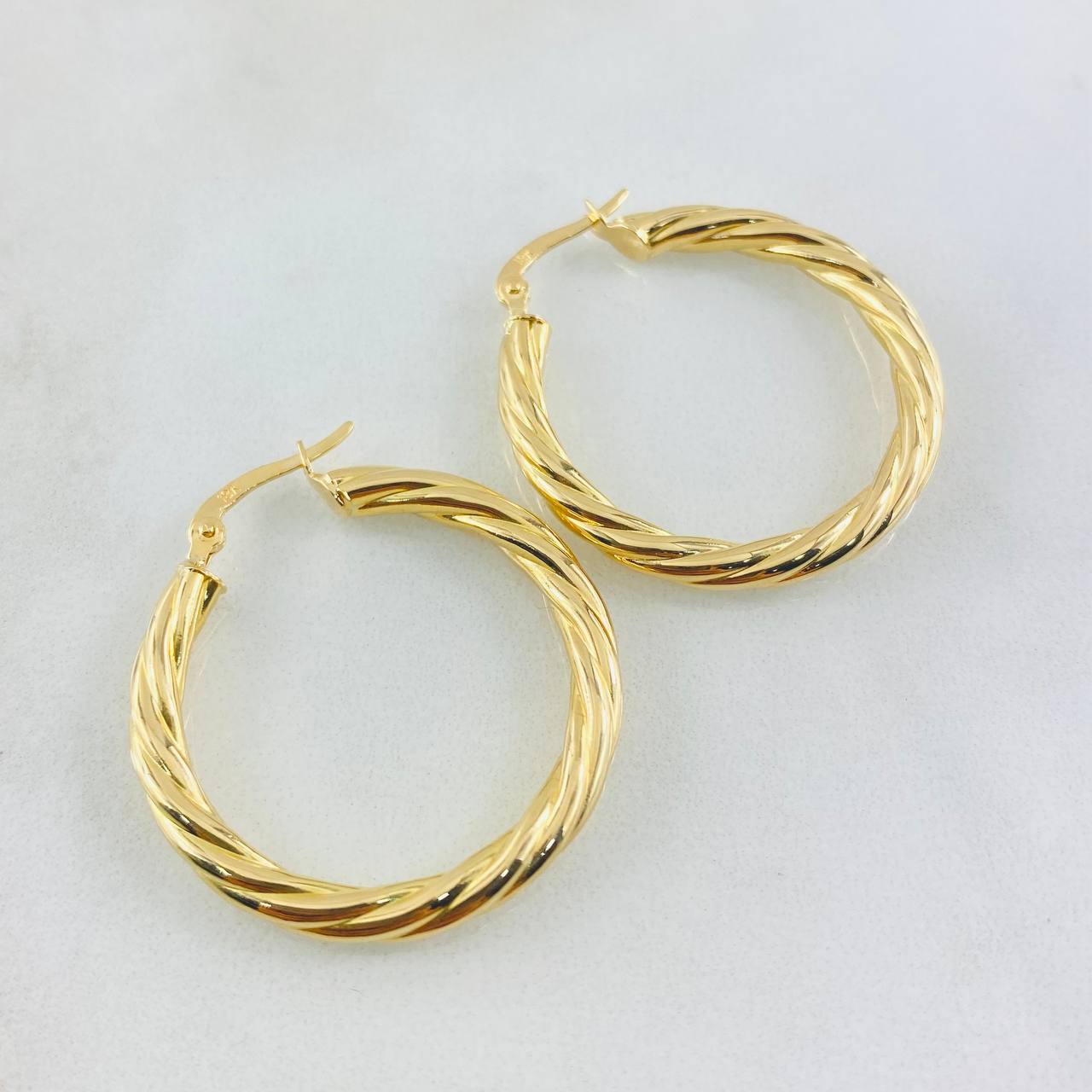 Mary Hoop Earrings 5.15gr / 1 1/4 in / 18K Gold
