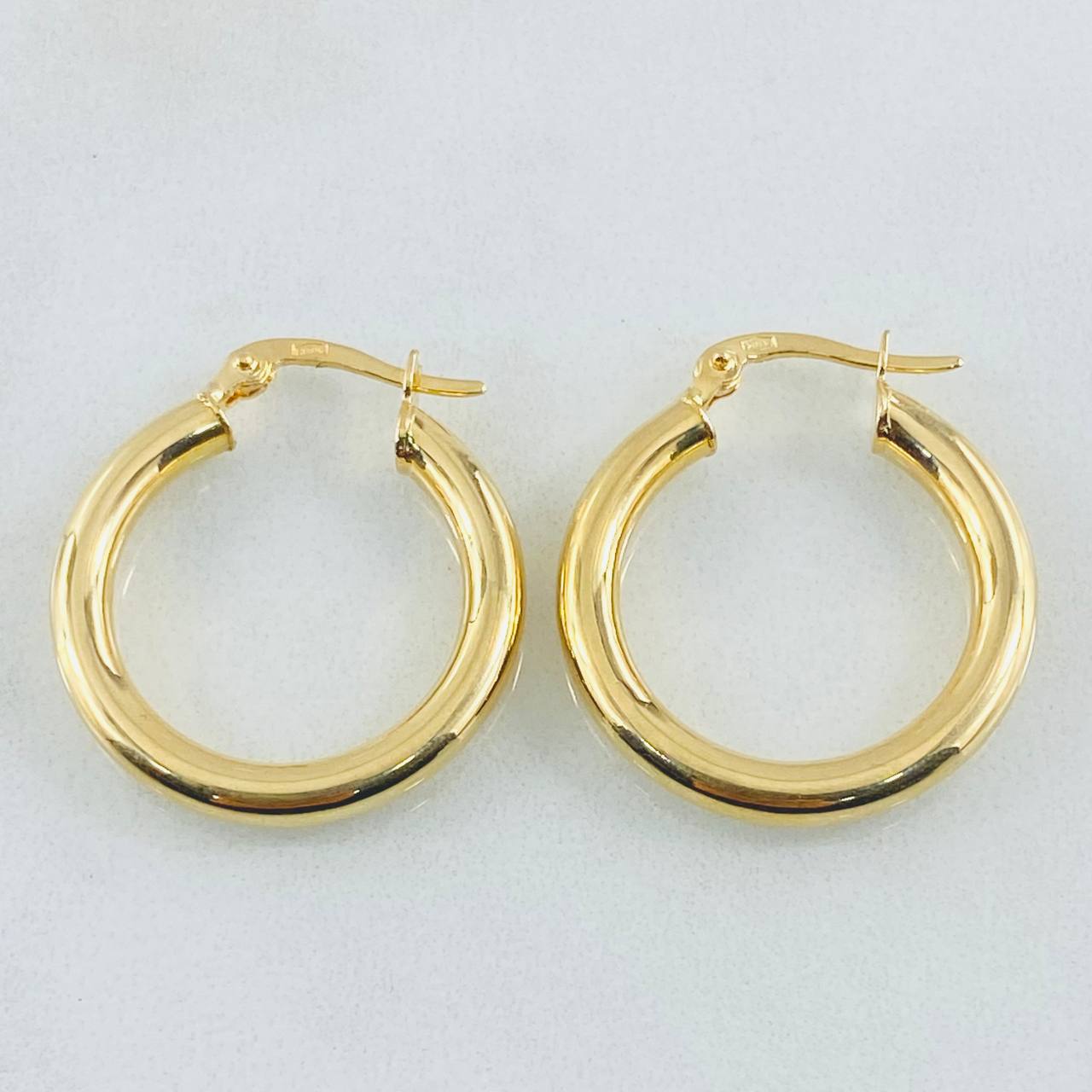 Jass Hoop Earrings 2.7gr / 1in / 18K Gold