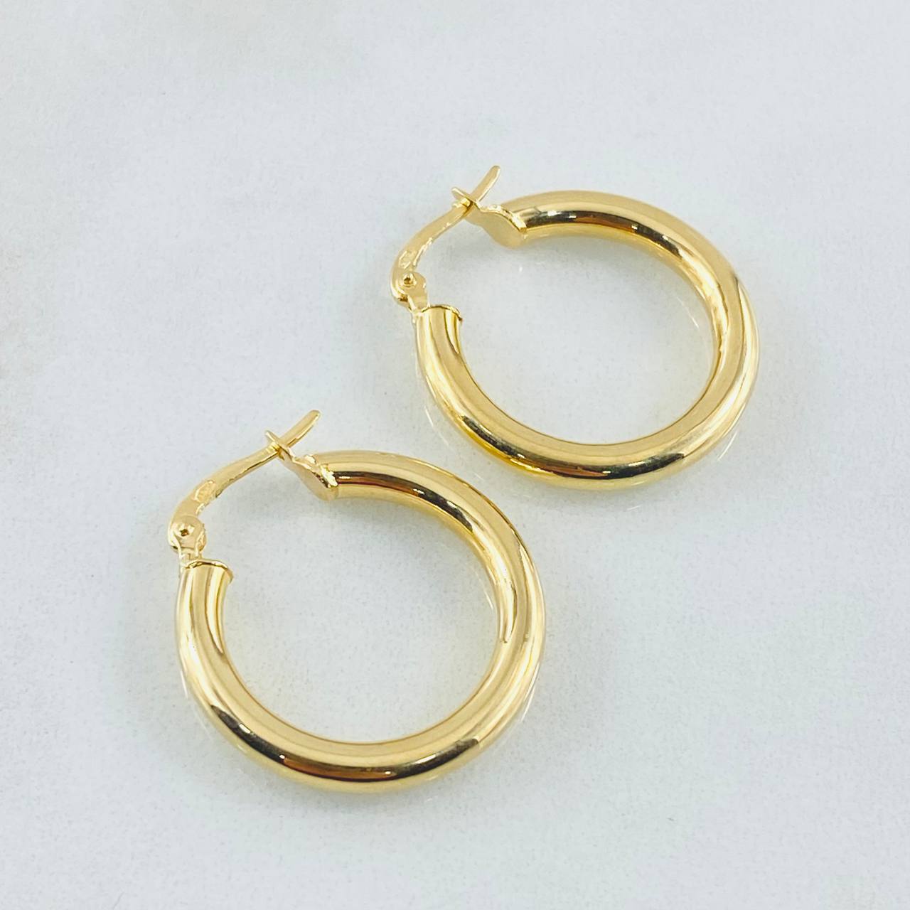 Jass Hoop Earrings 2.7gr / 1in / 18K Gold