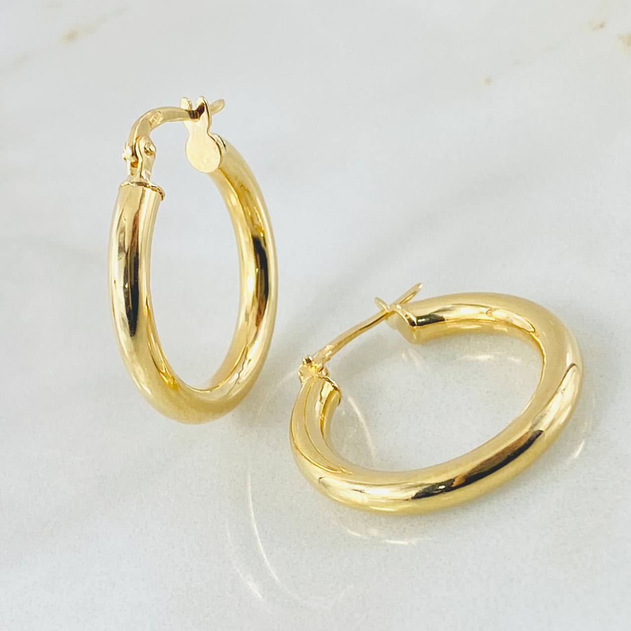 Jass Hoop Earrings 2.7gr / 1in / 18K Gold