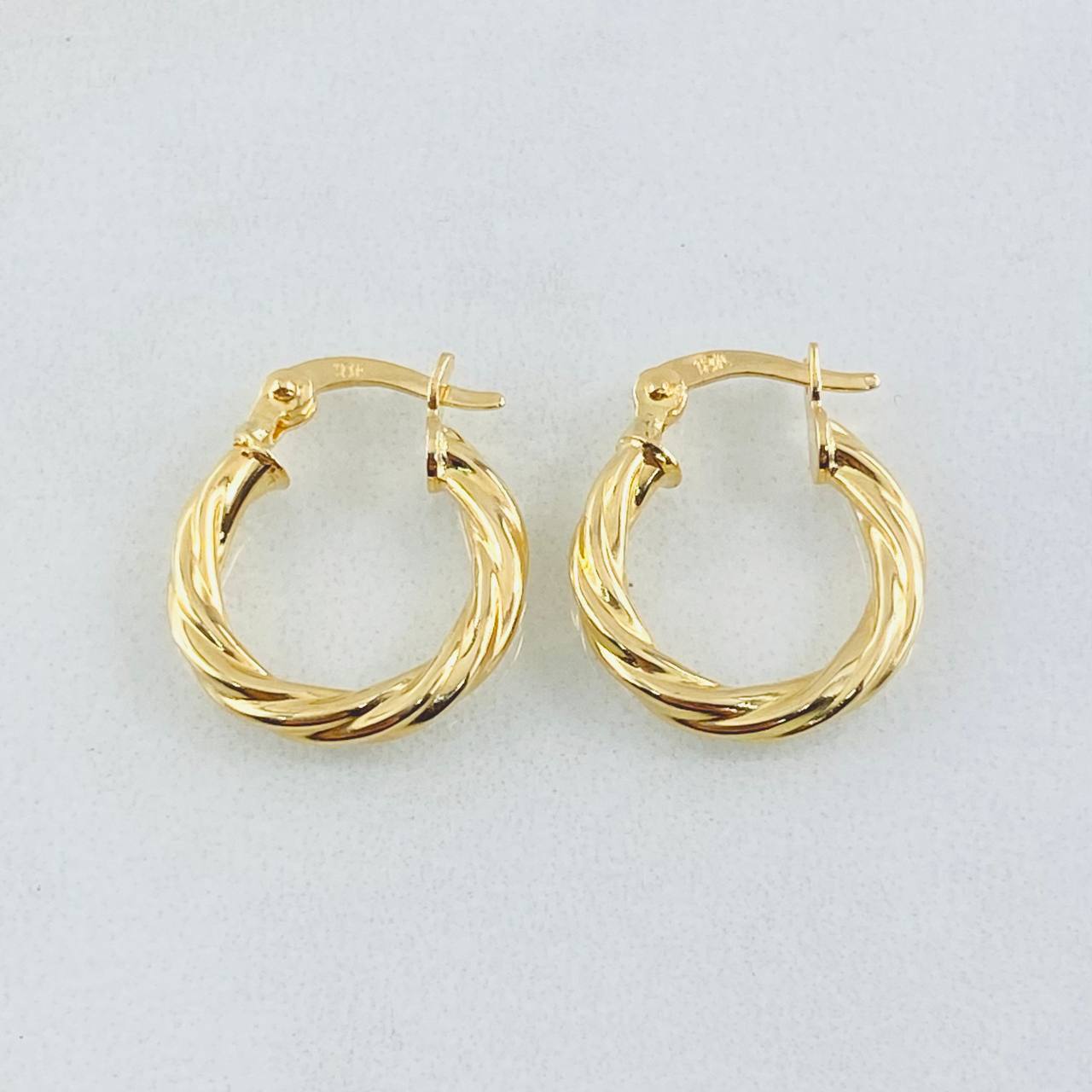 Emmi Hoop Earrings 1.25gr / 1/2 in / 18K Gold