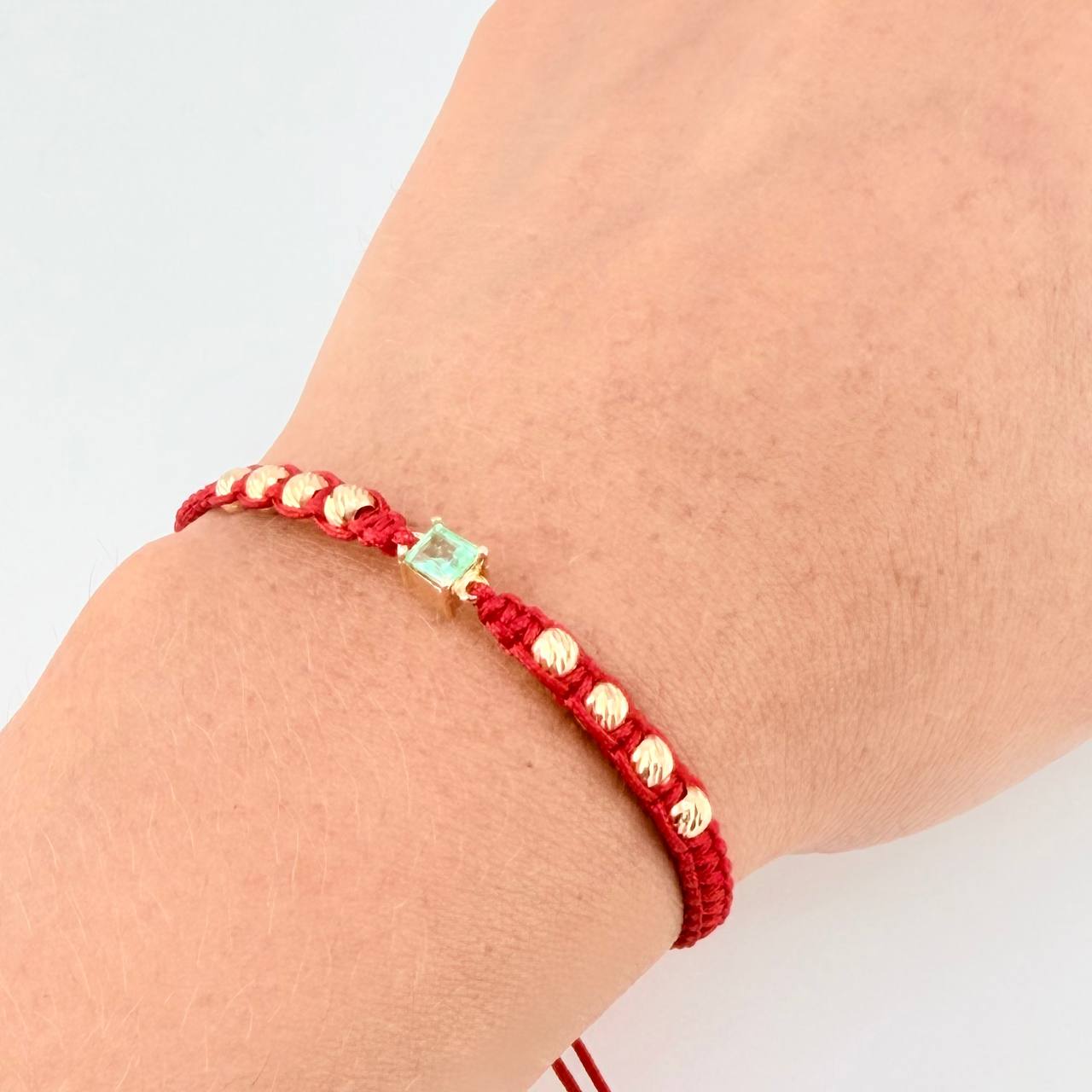 Red Woven Bracelet 8 4mm Beads Emerald Cube 28pts Yellow Gold 18K