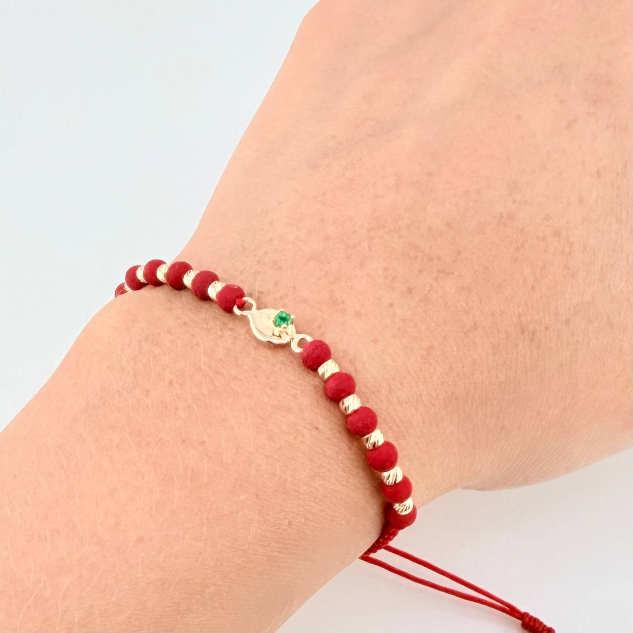 Red Woven Bracelet 10 Beads 3mm Coffee Grain Emerald 4pts Yellow Gold 18K