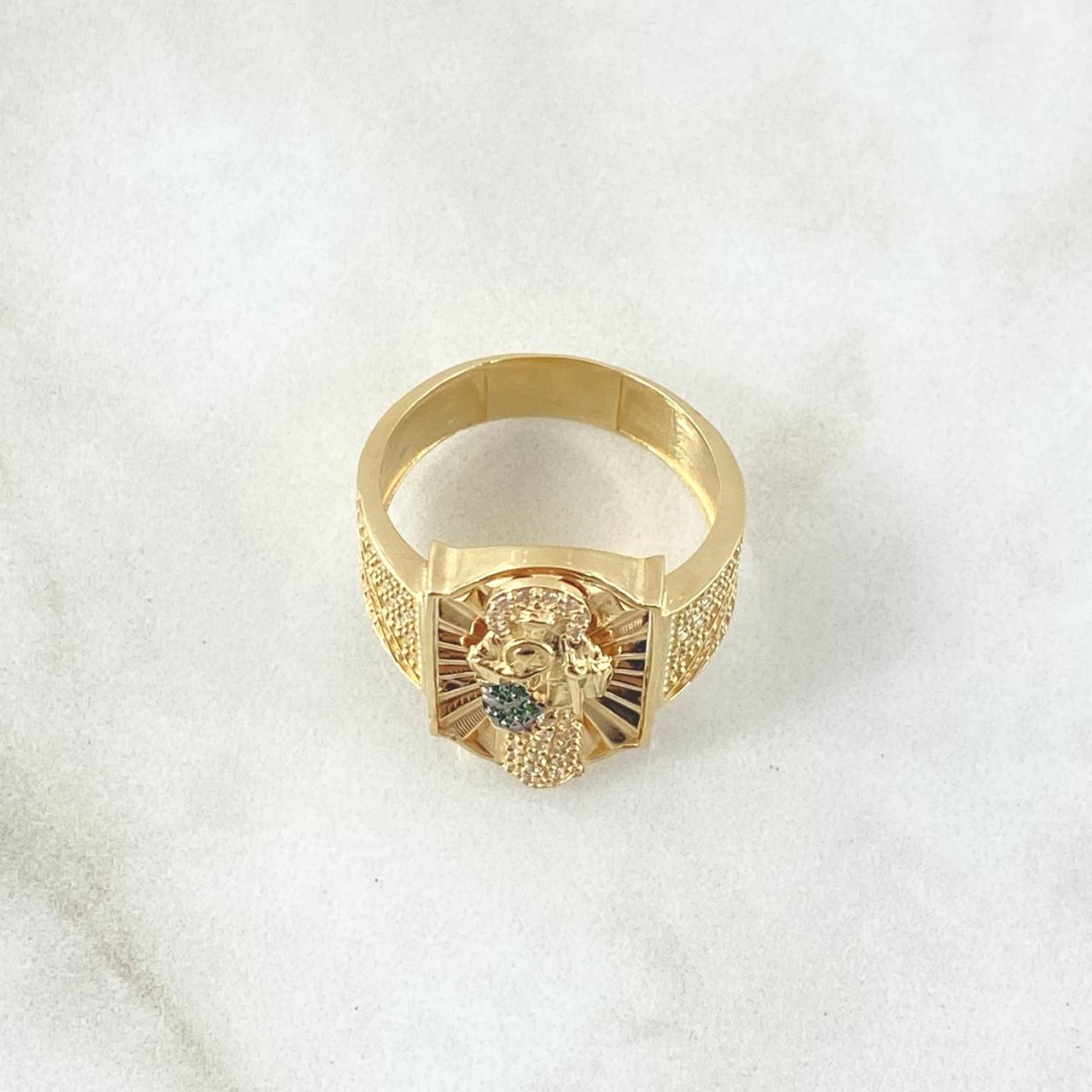 Anillo San Judas Sello Rectangulo 10gr / T10 / Texturizado Circones Blancos Verdes Oro Amarillo 18K ©