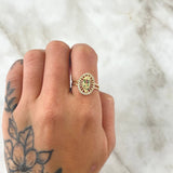 Anillo Virgen de Guadalupe Filigrana 2.3gr / T6 1/4 / Circones Verdes Blancos Fucsia Oro Amarillo 18K ©
