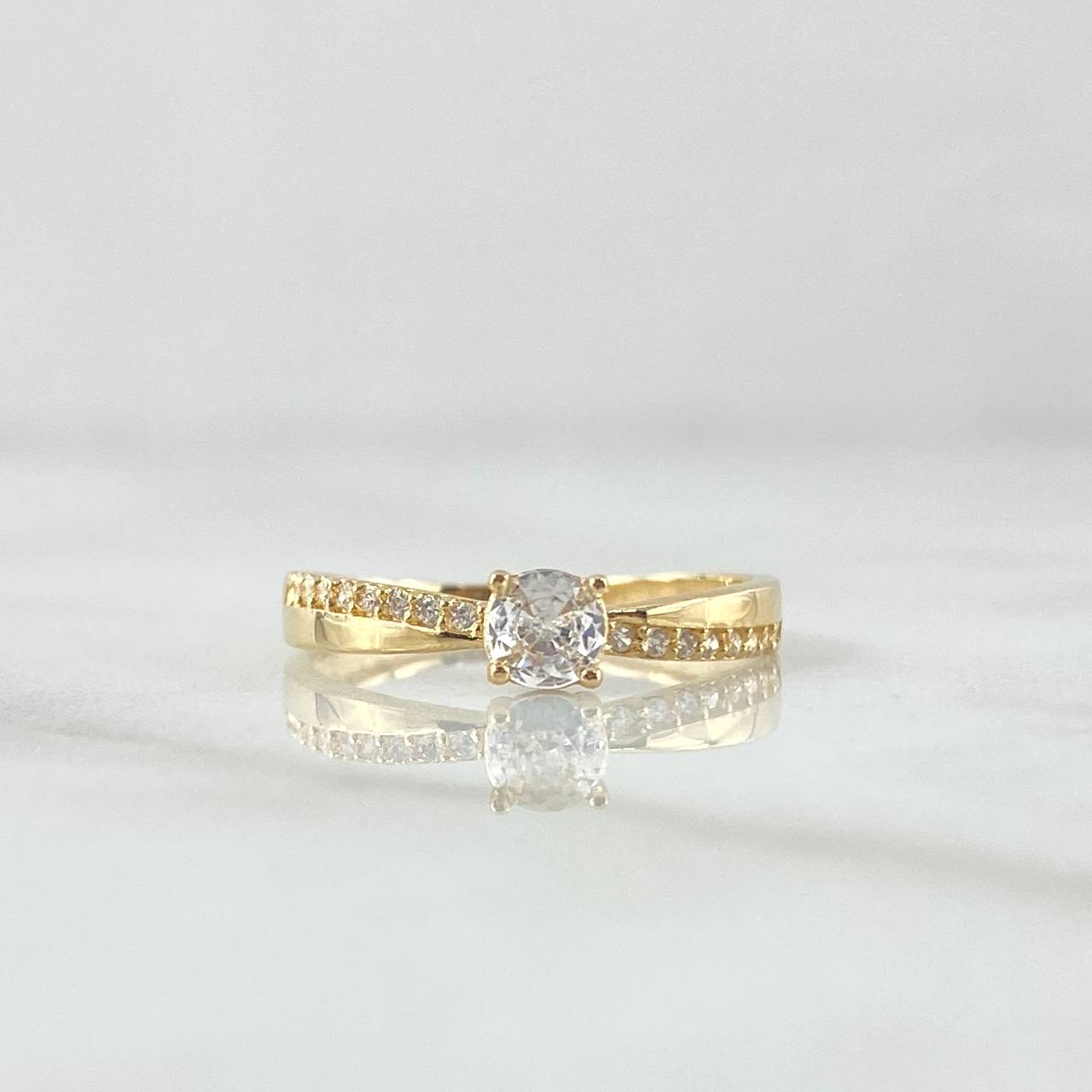 Anillo Solitario Carril Infinito 1.6gr / T5 1/2 / Circones Blancos Oro Amarillo 18K ©