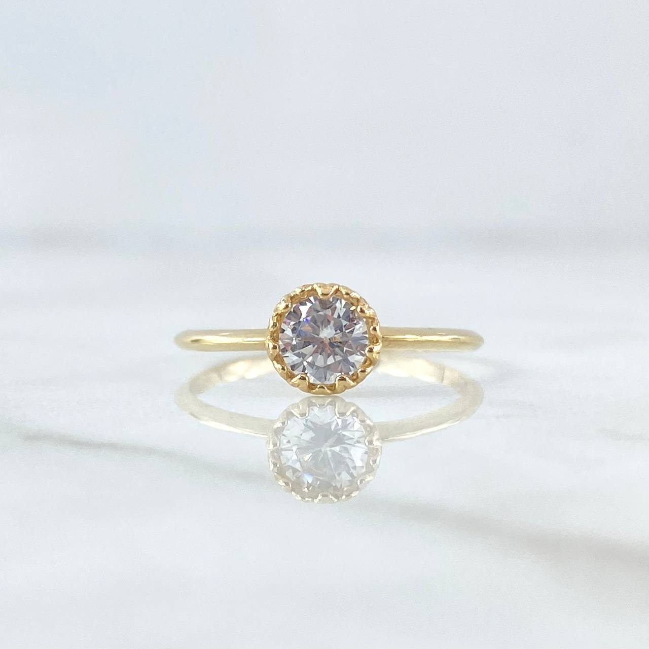 Anillo Solitario Atalaya Circular 1.55gr / T7 / Circon Blanco Oro Amarillo 18K ©