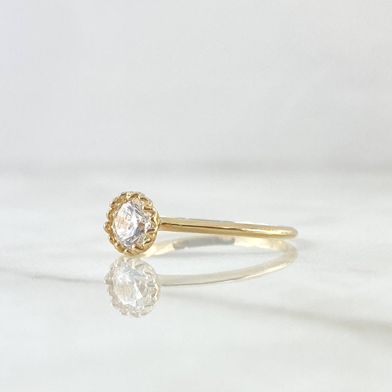 Anillo Solitario Atalaya Circular 1.55gr / T7 / Circon Blanco Oro Amarillo 18K ©