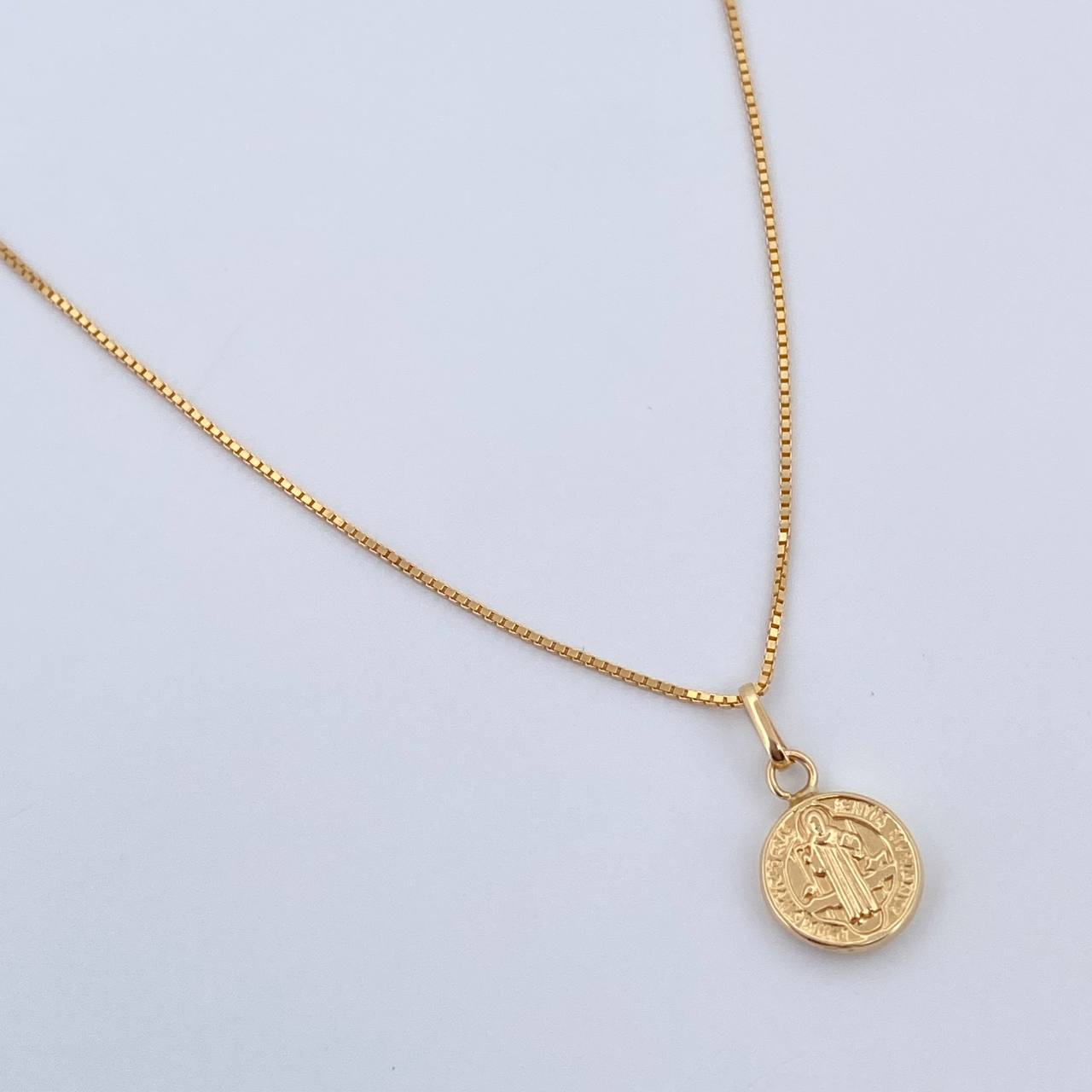 Set Cadena Veneciana 1.8gr/45cm/0.7mm + Dije San Benito 0.4gr/1.4cm Troquelado Oro 18K (Oferta) &
