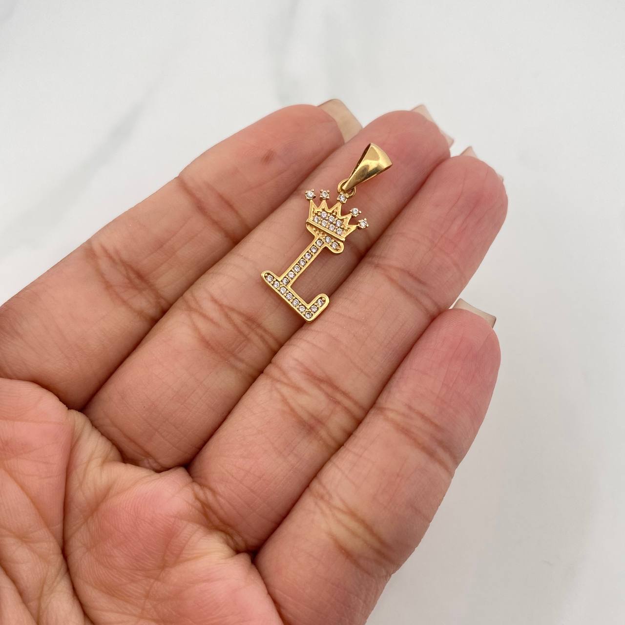 Pendant Crown Letter L 1.5 g / 1 in Yellow Gold 18K