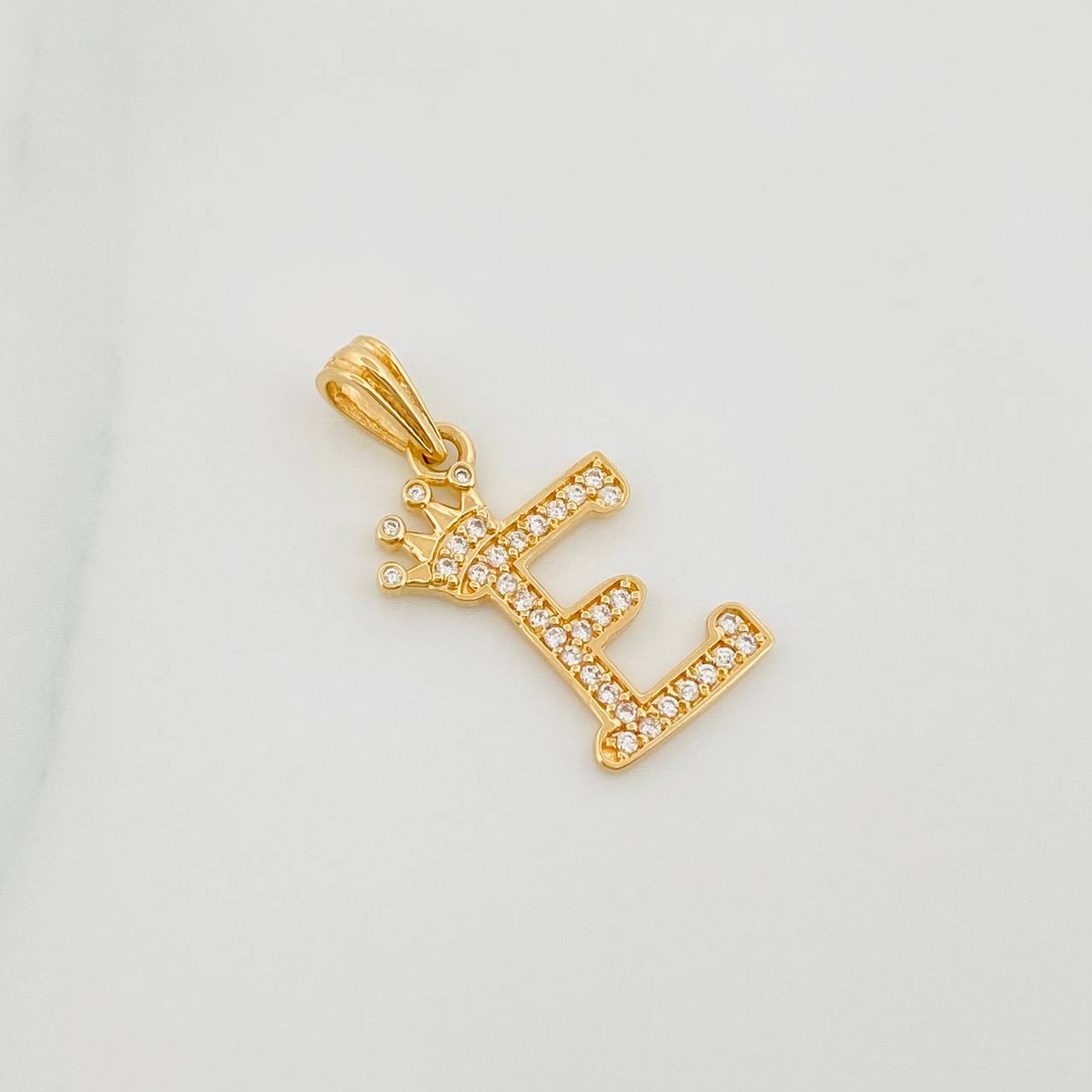 Pendant Crown Letter E 1.3 g / 1 in Yellow Gold 18K