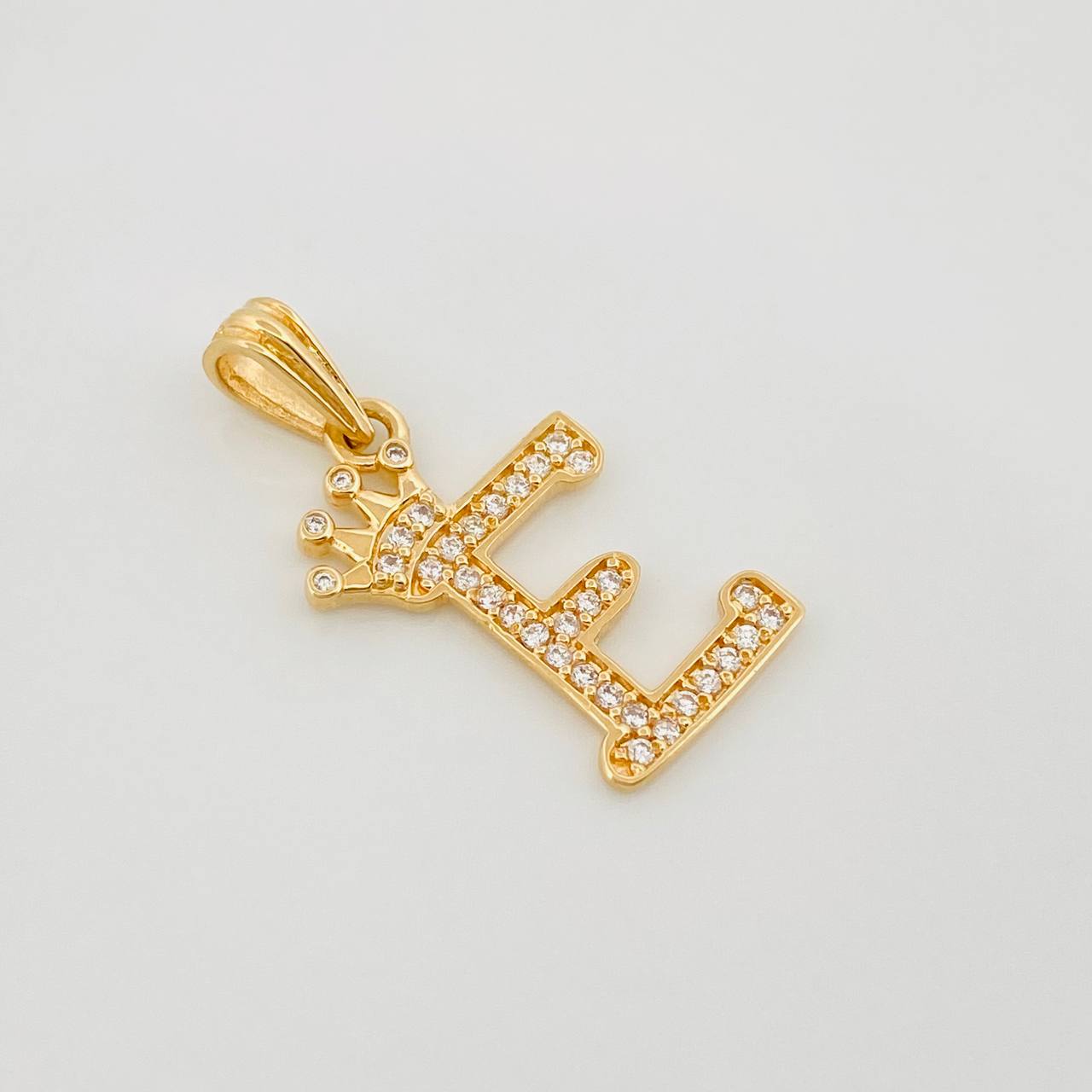 Pendant Crown Letter E 1.3 g / 1 in Yellow Gold 18K