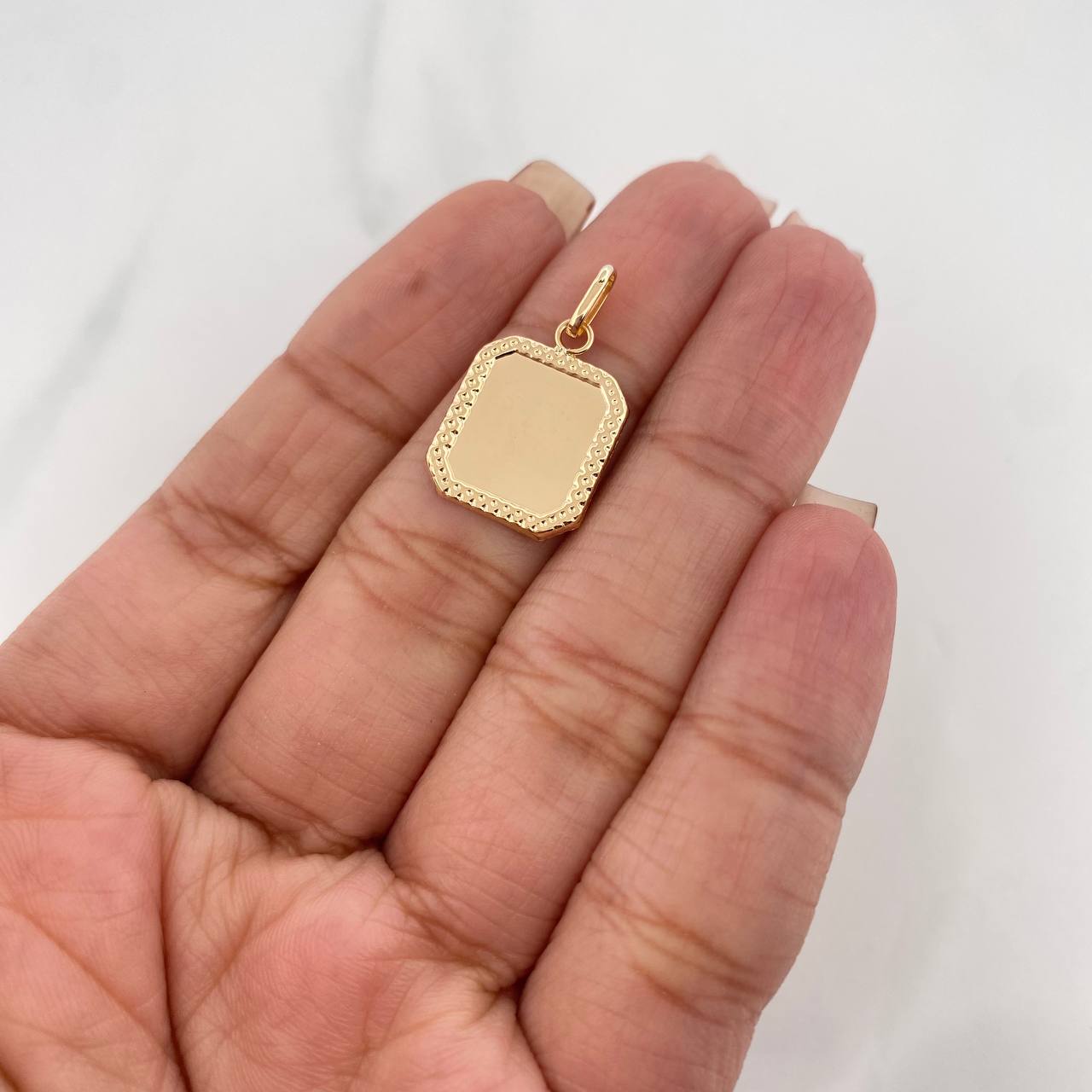 Pendant Bordered Plate 0.7 g / 1 in Yellow Gold 18K