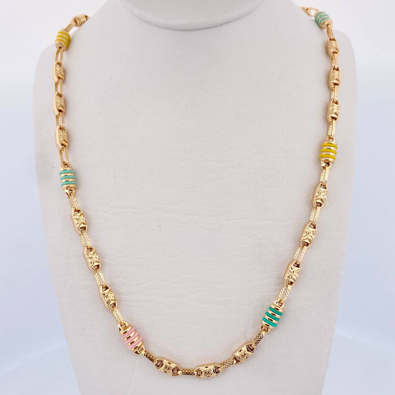 Cadena Rustica Barril Equis Doble 12.45gr / 51.6cm / 4.9mm Circones De Colores Oro Amarillo 18K $