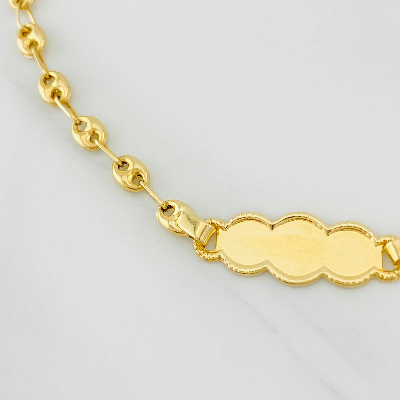 Pulso Bebé Gc Placa Nube 1.9g / 6 in / 3.56mm Oro Amarillo 18K