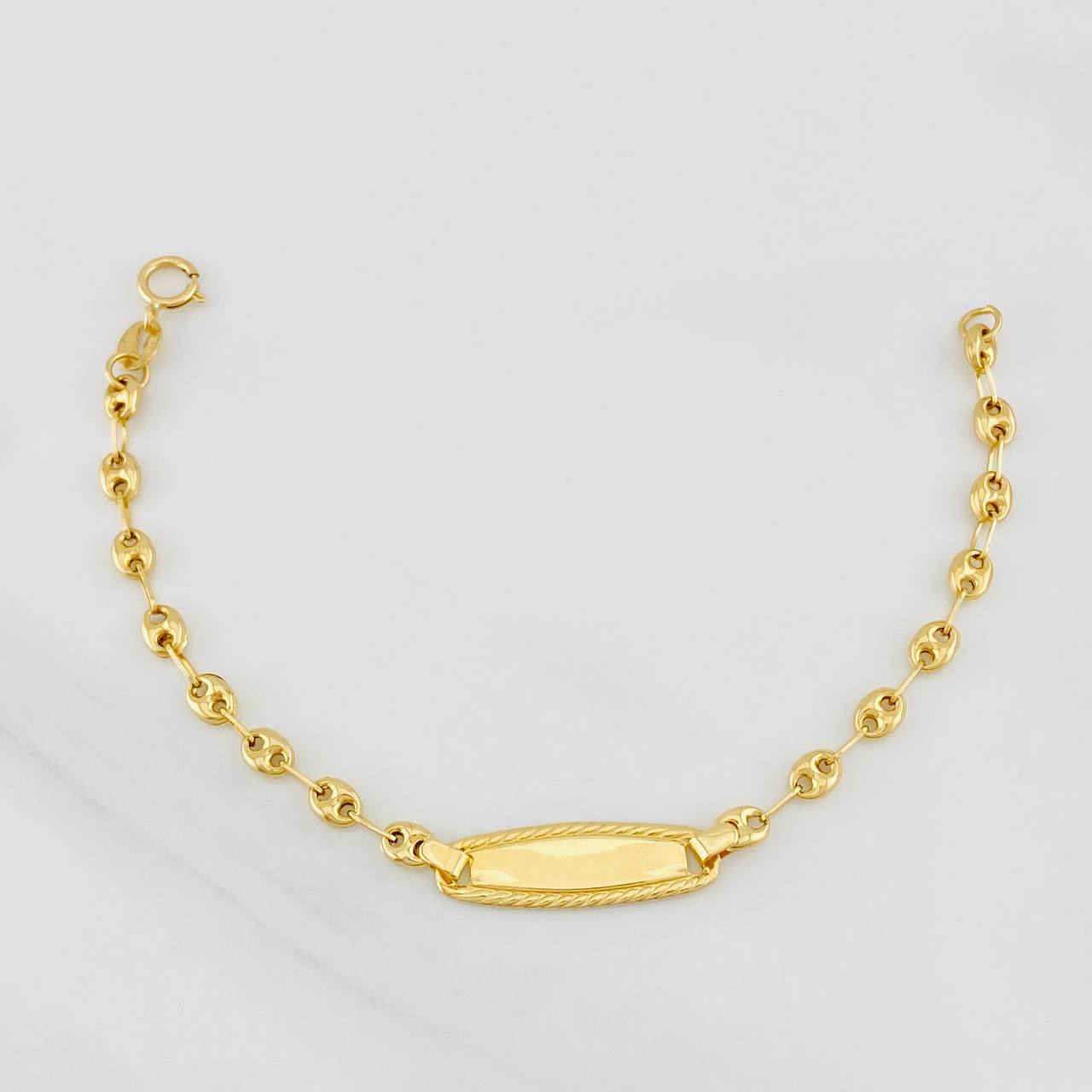 Pulso Bebé GC Placa Rectangular Trenzada 2.25g / 6 3/4 in / 3.8mm Oro Amarillo 18K