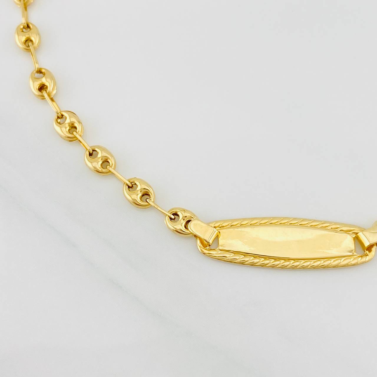 Pulso Bebé GC Placa Rectangular Trenzada 2.25g / 6 3/4 in / 3.8mm Oro Amarillo 18K