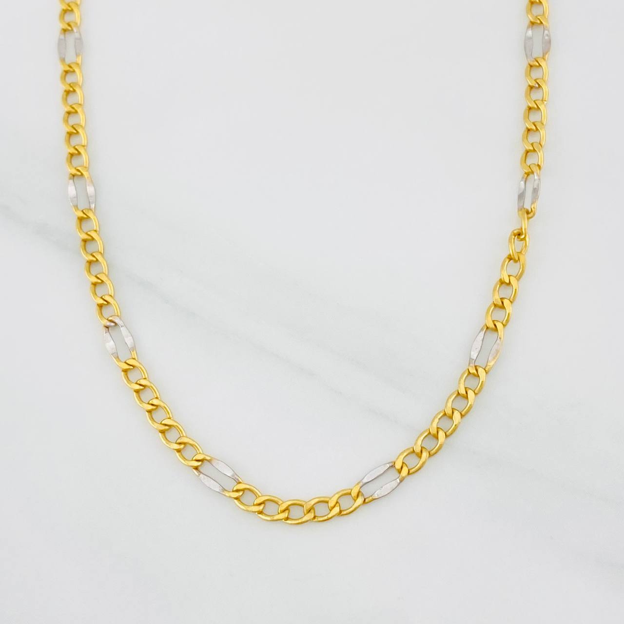 Figaro Chain 3.15g / 24 in / 2.6mm Two-Tone Yellow White 18K Gold