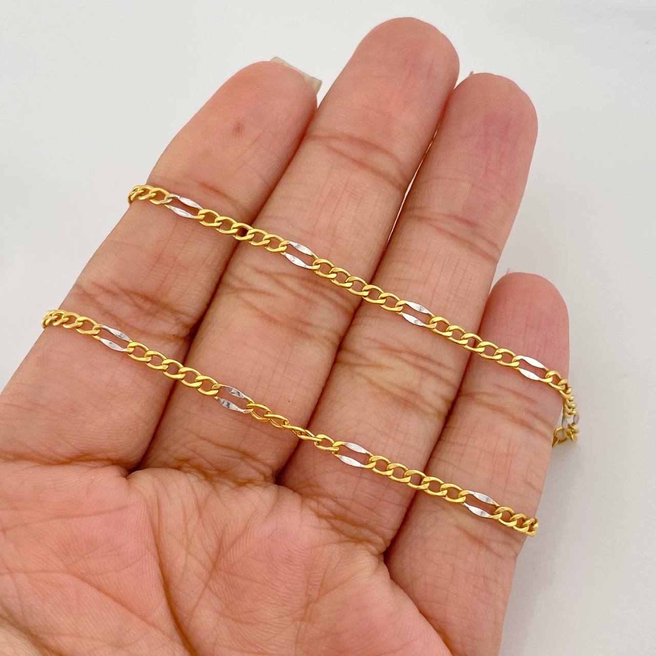 Figaro Chain 3.15g / 24 in / 2.6mm Two-Tone Yellow White 18K Gold