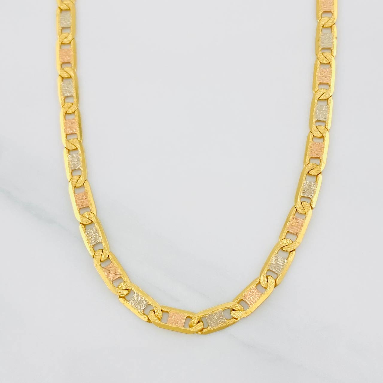Flat Mariner Chain 15.2g / 20 in / 3.7mm Three Golds 18K