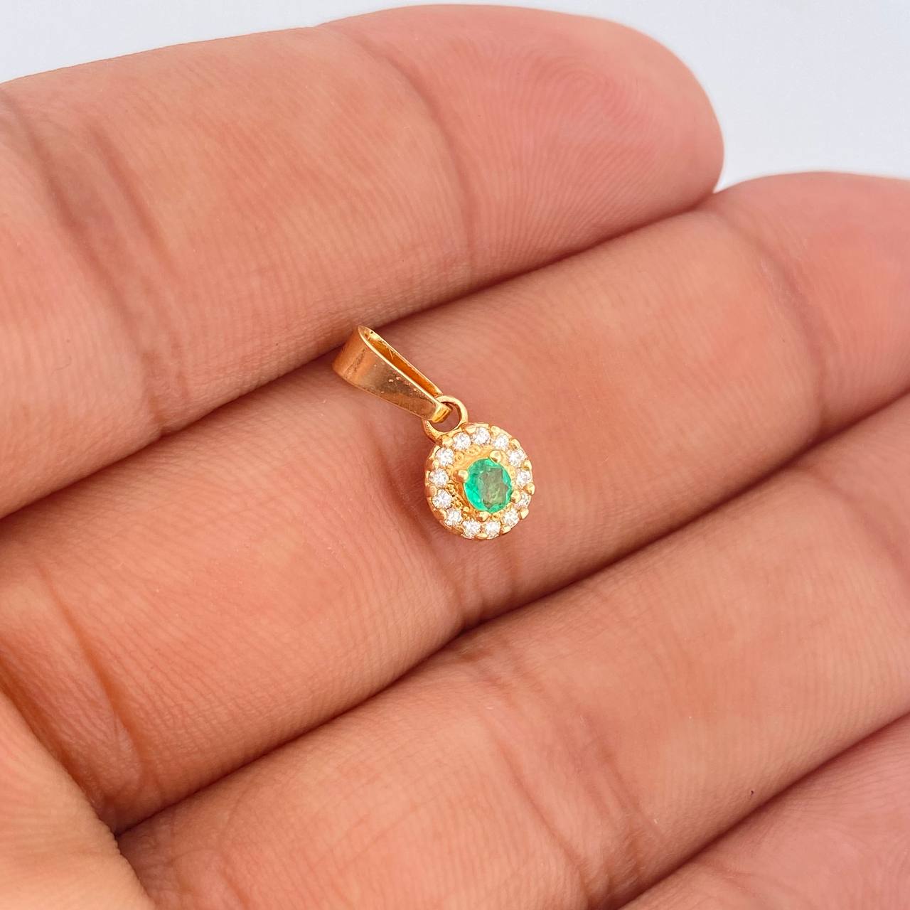 Pendant Halo 0.9gr / 0.5in / 18K Gold $