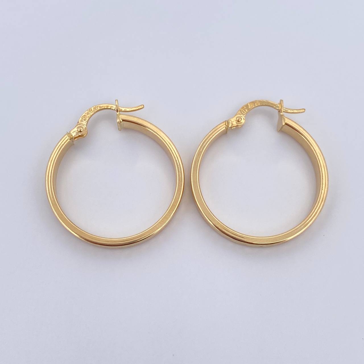 Hoop Earrings Maura 2.4gr / 2.6cm (1.0in) / 18K Gold &