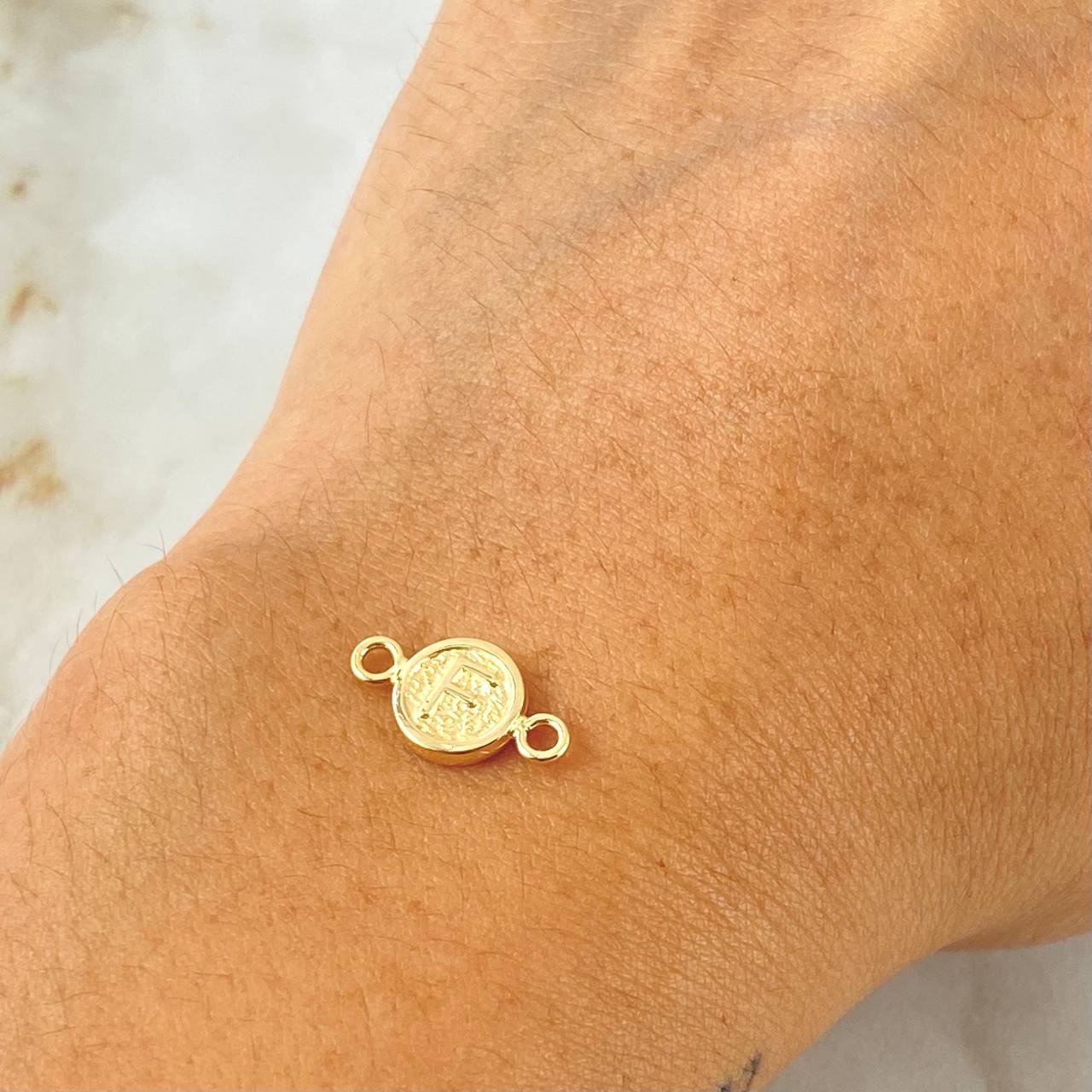 Charm Letter F 0.35gr / 1/2 in / 18K Gold