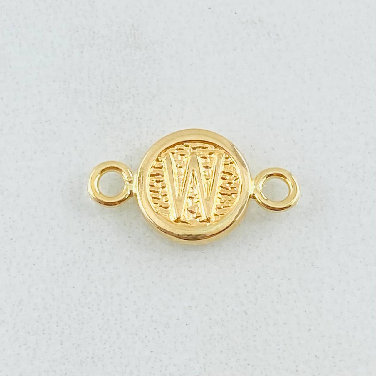 Charm Letter W 0.35gr / 0.5in / 18K Gold