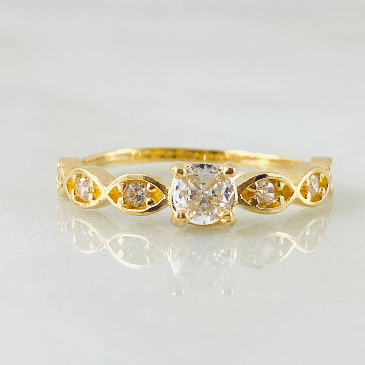 Anillo Solitario Ojos Tupidos 1.95gr / T5 1/2 / Oro Amarillo 18K